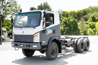 6驅(qū)東風(fēng)平頭卡車(chē)地盤(pán)改裝_六驅(qū)“山貓”越野小卡配置_6*6專用車(chē)底盤(pán)廠家